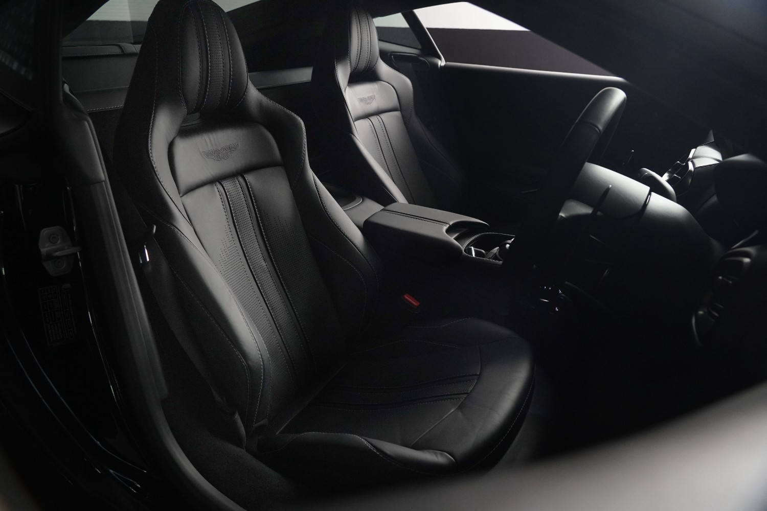 2022 Aston Martin Vantage Coupe Image 32