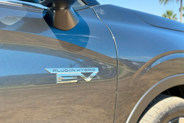 2024 Mitsubishi Outlander ZM PHEV Exceed SUV Image 5