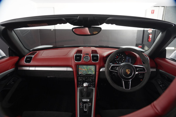2016 Porsche Boxster Spyder Convertible Image 25