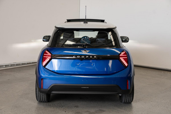 2025 MINI Cooper F65 C Classic Hatch image 5