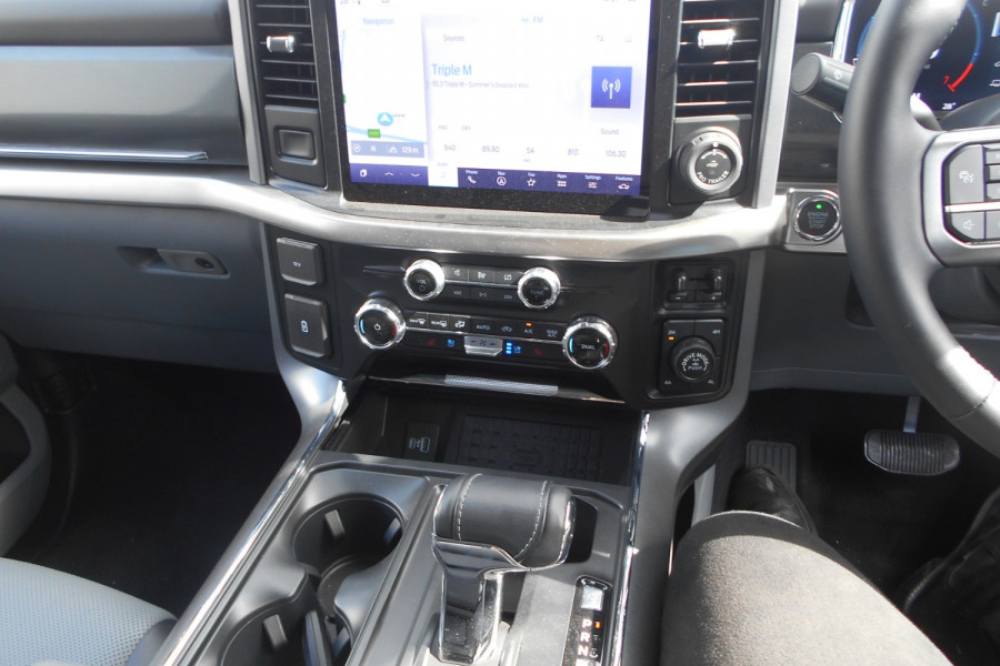 2023 Ford F-150 No Series Lariat Dual Cab Image 9