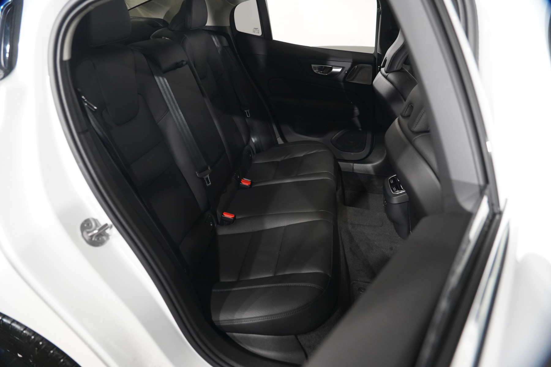 2023 Volvo S60 Ultimate B5 Bright Mhev Sedan Image 28