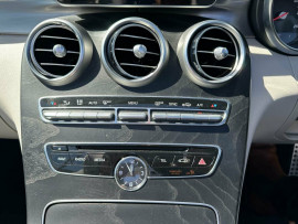 2016 Mercedes-Benz C-Class A205 C200 Convertible image 17