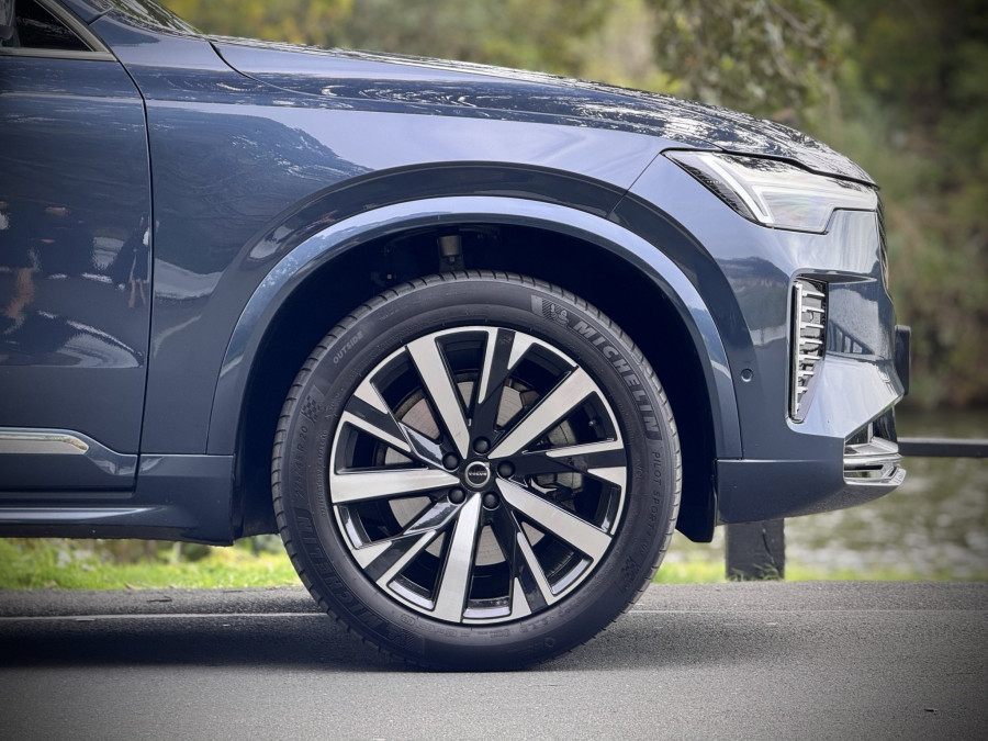 2025 Volvo XC90 L Series Ultra B5 Bright SUV Image 8