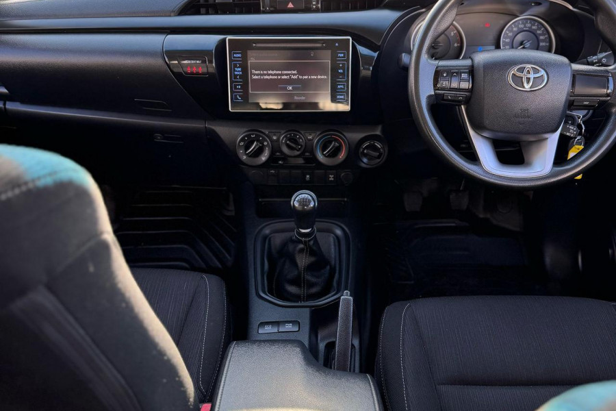 2018 Toyota HiLux 1Y46270EQ SR Cab Chassis Image 14