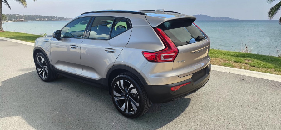 2023 Volvo XC40 XZ Ultimate B5 Dark SUV Image 5