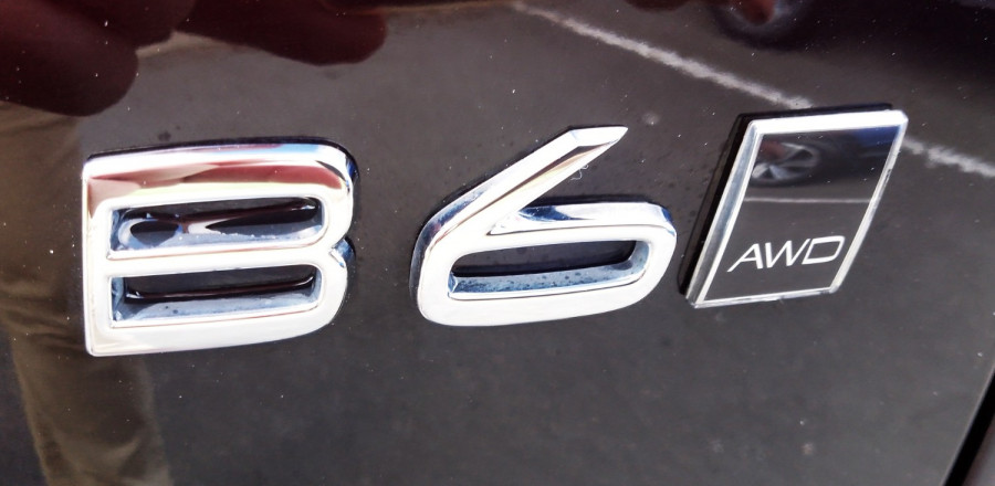 2021 MY22 Volvo XC60 UZ B6 R-Design SUV Image 12