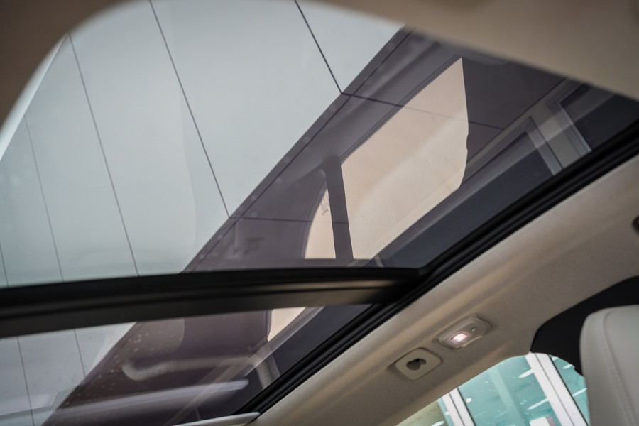 2024 MY25 Volvo XC40 XZ Ultra B4 Dark SUV Image 26