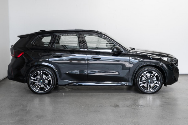 2026 BMW iX1 U11 xDrive30 M Sport SUV image 3