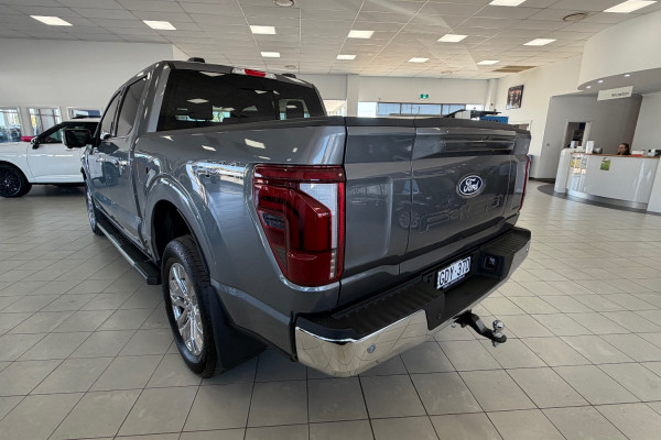 2024 Ford F-150  Lariat Dual Cab Image 5