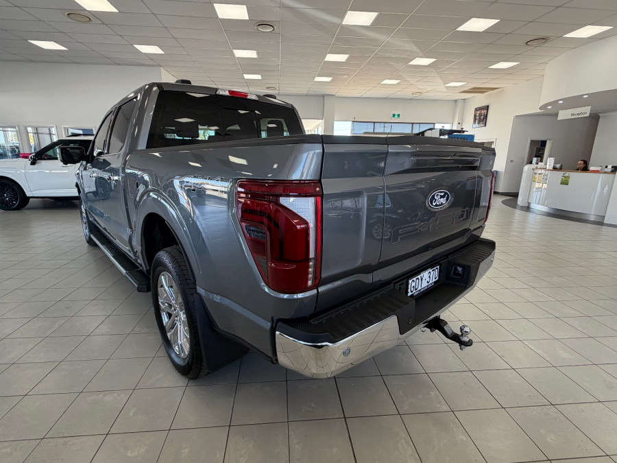 2024 Ford F-150  Lariat Dual Cab Image 5