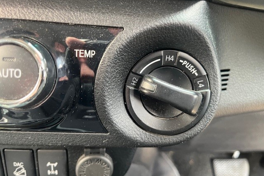 2019 Toyota HiLux  SR5 Ute Image 24