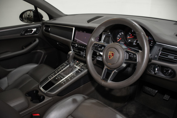 2021 Porsche Macan SUV Image 16