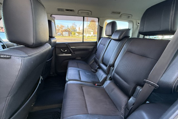 2013 MY14 Mitsubishi Pajero NW VR-X SUV Image 14