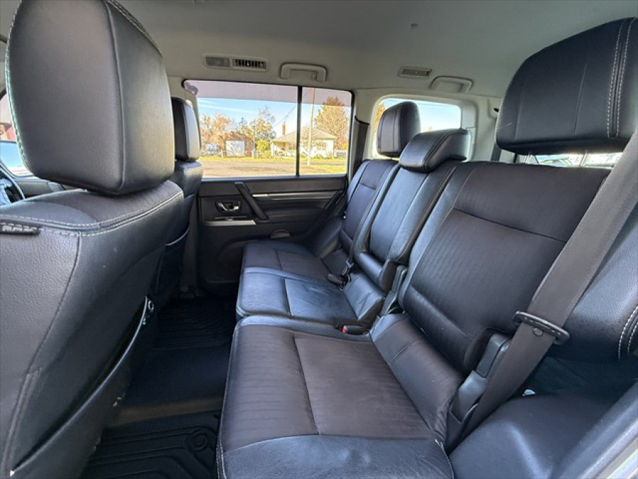 2013 MY14 Mitsubishi Pajero NW VR-X SUV Image 14
