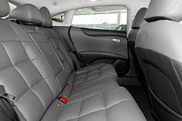 2025 MG IM5 P12L Premium Hatch Image 9