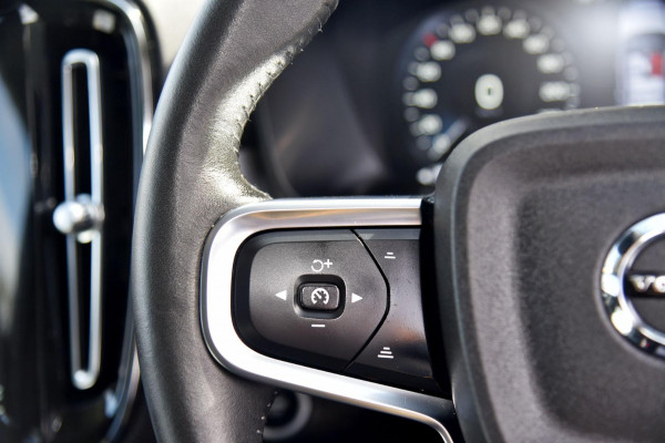 2021 Volvo XC40 XZ T4 Momentum SUV Image 16