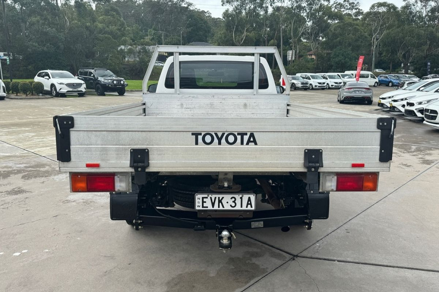 2017 Toyota HiLux GUN122R Workmate Cab Chassis Image 16