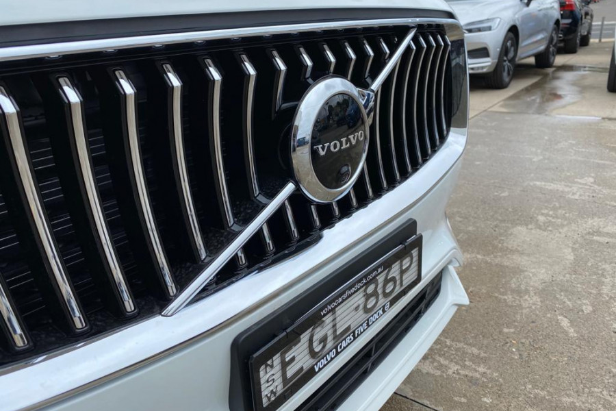 2020 Volvo XC90 L Series T6 Momentum Suv Image 16