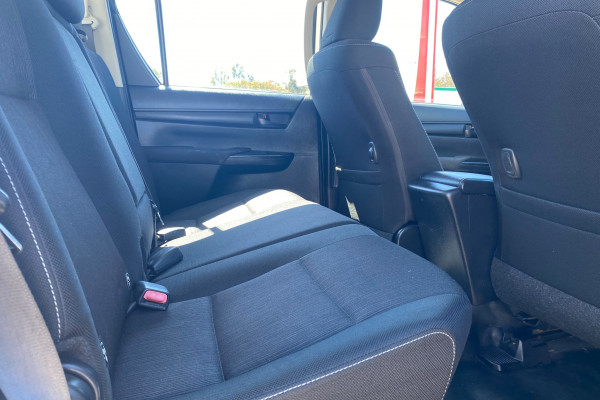 2019 Toyota HiLux  SR Dual Cab Cab Chassis Image 18