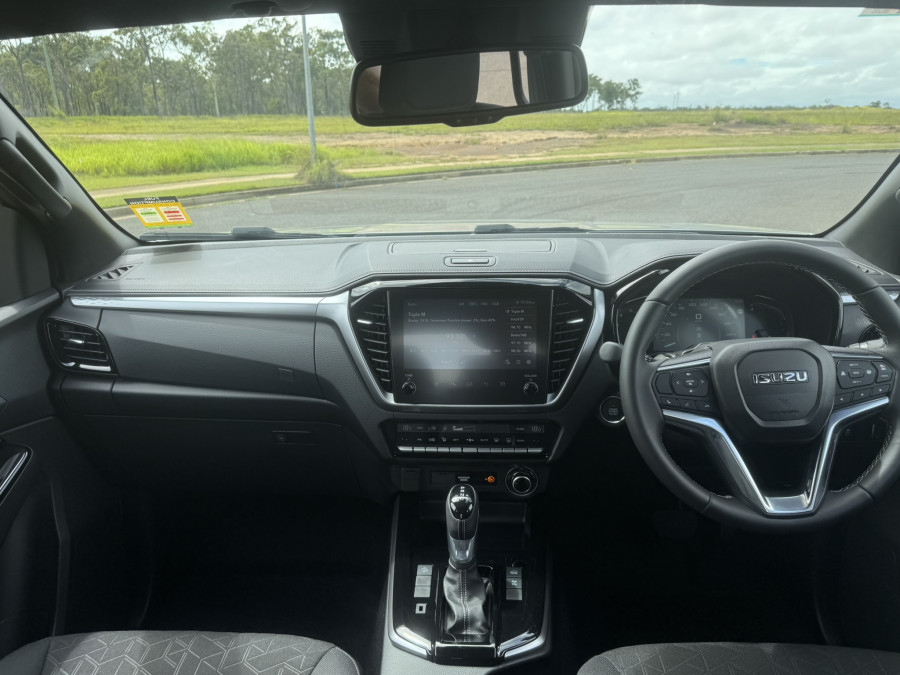 2026 Isuzu D-MAX RG LS-U Cab Chassis Image 10