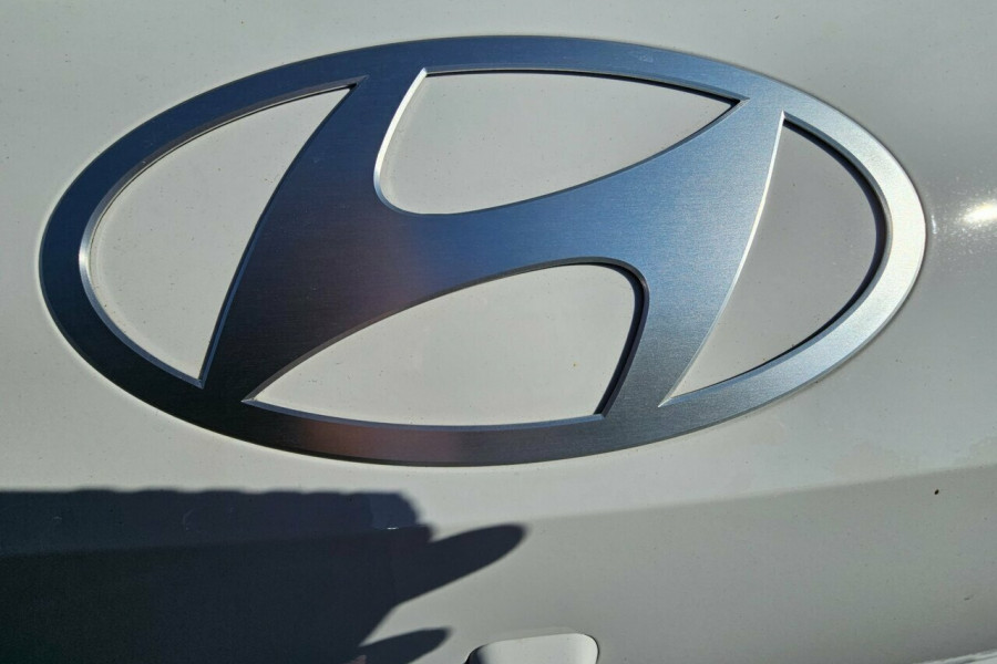 2024 MY25 Hyundai Staria Load US4.V3  Van Image 10
