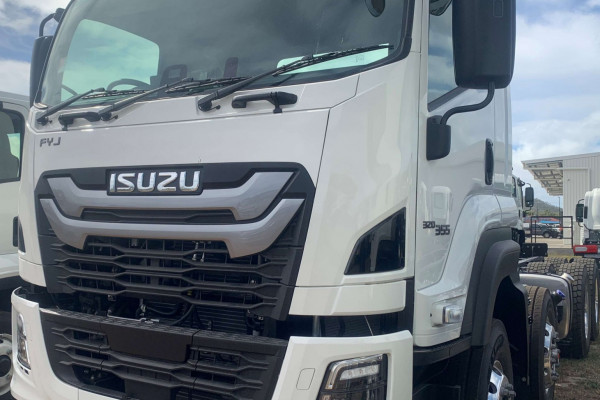 2026 Isuzu FYJ 320-355 AT R51 Cab Chassis Image 3