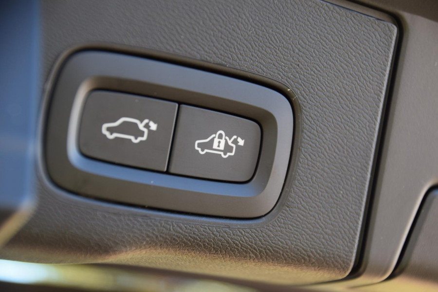 2025 MY26 Volvo XC60 UZ Plus T8 Plug-in Hybrid Dark SUV Image 12