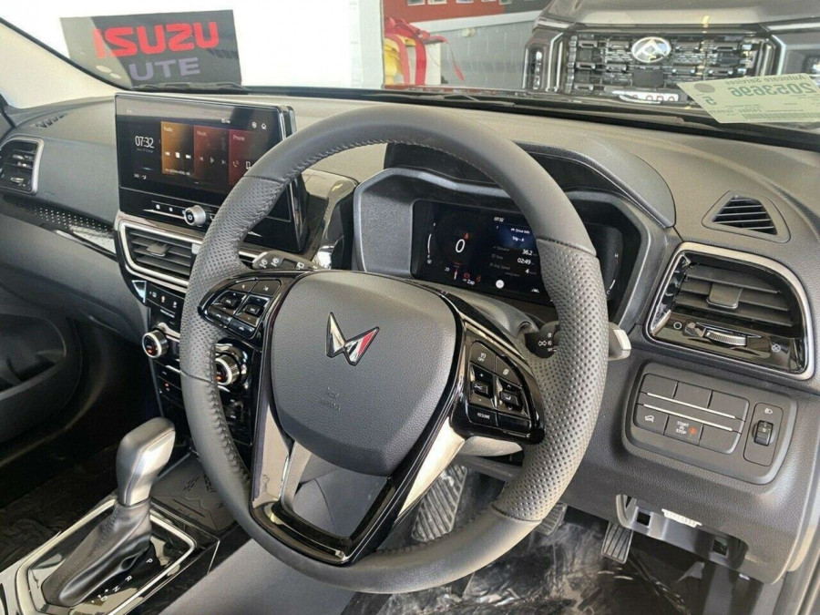 2025 Mahindra XUV3X0  AX5L SUV Image 28