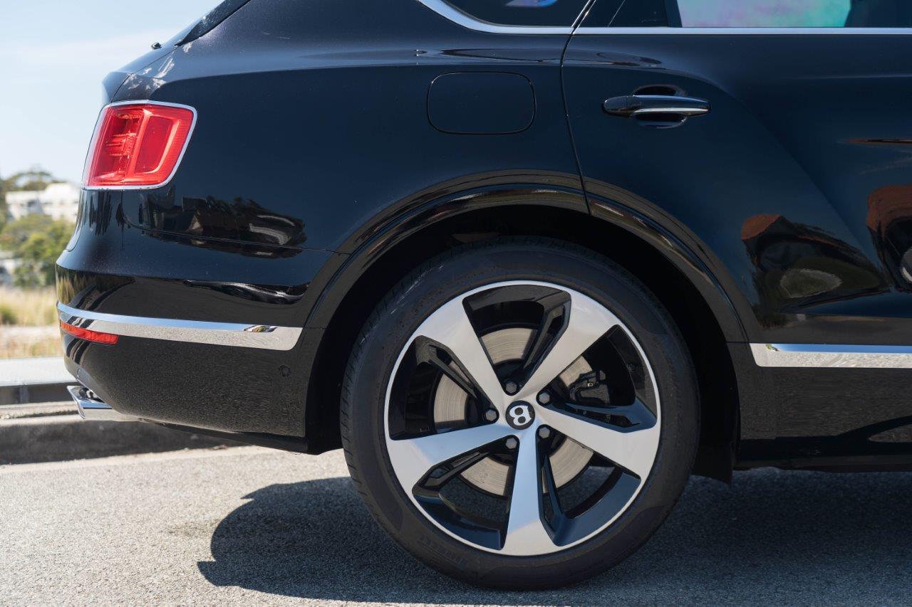 2018 Bentley Bentayga W12 Seven Seat SUV Image 7