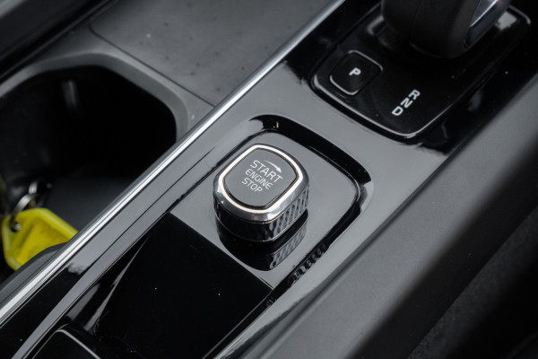 2022 Volvo XC60 UZ B5 Momentum SUV Image 16