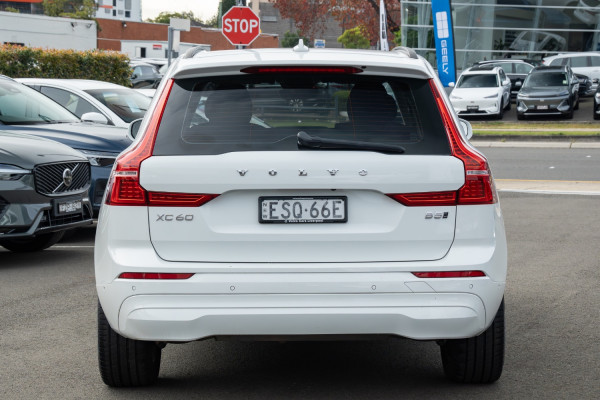 2022 Volvo XC60 UZ B5 Momentum SUV image 5