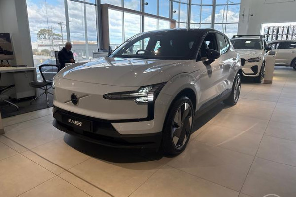 2026 Volvo EX30  Single Motor Extended Range Plus SUV Image 3
