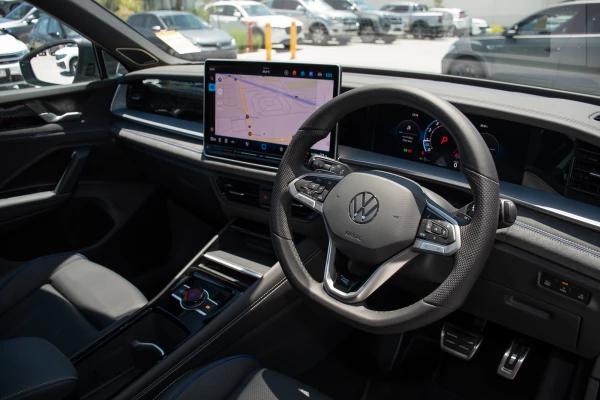 2025 Volkswagen Tayron R4 195TSI R-Line SUV Image 6