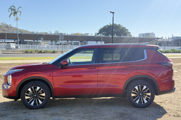2025 Mitsubishi Outlander ZM LS SUV Image 6