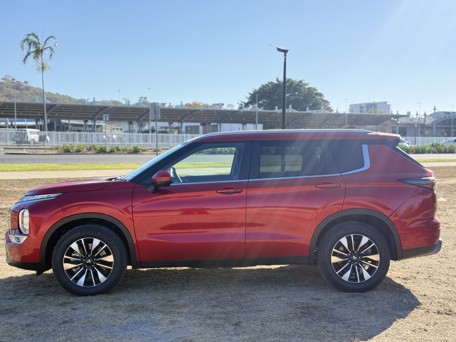 2025 Mitsubishi Outlander ZM LS SUV Image 6