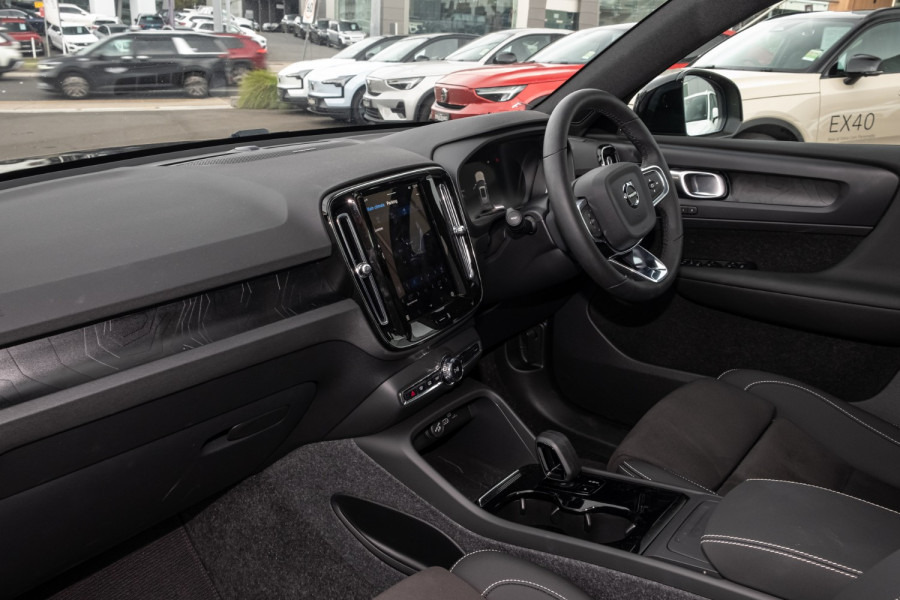 2025 Volvo EX40 No Series Black Edition SUV Image 8