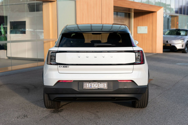2026 Volvo EX30  Single Motor Extended Range Ultra SUV Image 8