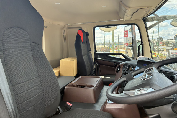 2026 Hino 700 FS 2632 AT LEAF 4575 FS Cab Chassis Image 10