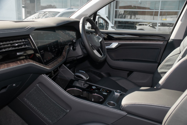 2025 MY26 Volkswagen Touareg RC 170TDI SUV image 8