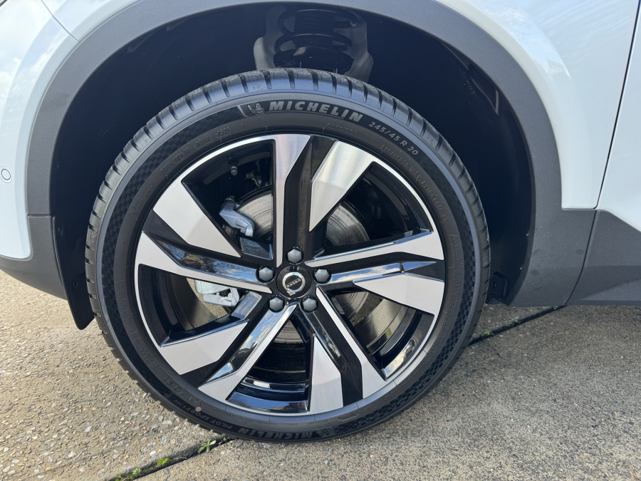 2026 Volvo XC40 XZ Ultra B4 Dark SUV Image 9