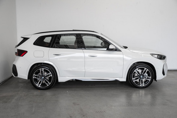 2026 BMW iX1 U11 xDrive30 M Sport SUV image 3
