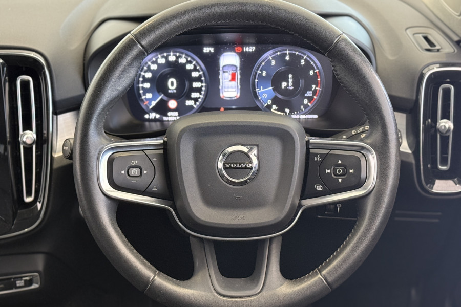 2021 Volvo XC40 XZ T4 Momentum SUV Image 16