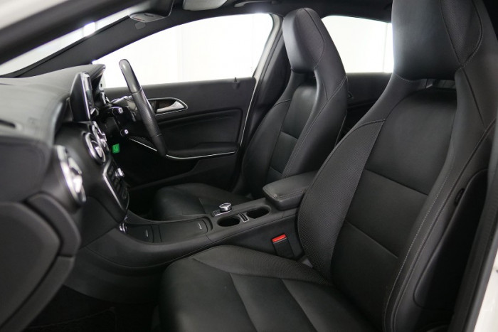 2014 Mercedes-Benz A Class W176 A200 Hatchback Image 6
