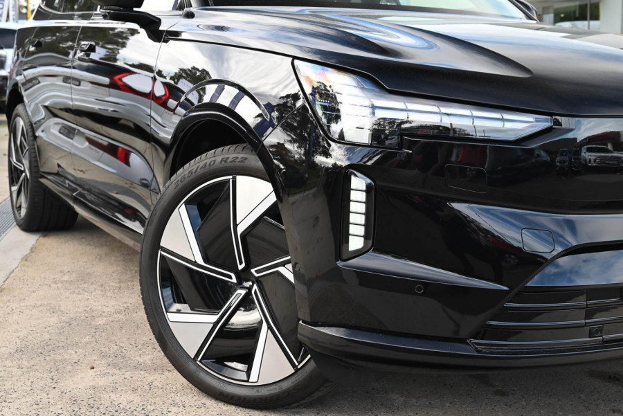 2026 Volvo EX90  Ultra Twin Motor Performance SUV Image 2