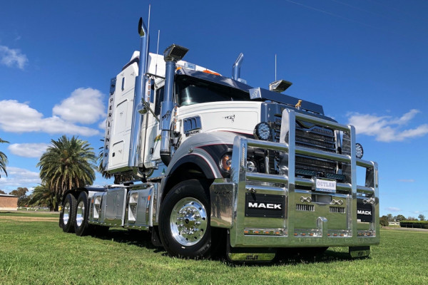 2024 Mack Superliner CLX prime mover - OUTLAW # 9 Superliner Superliner Truck