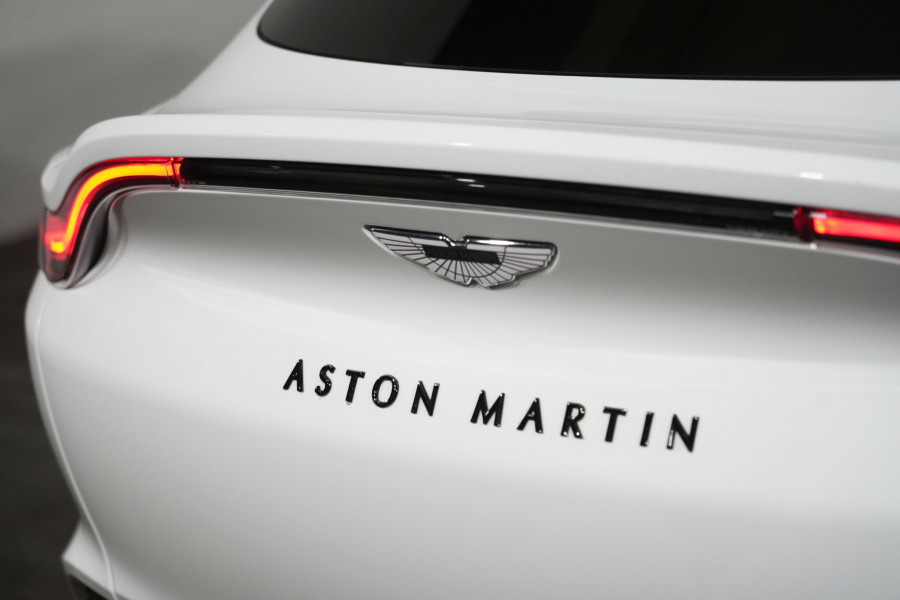 2022 Aston Martin DBX SUV Image 9