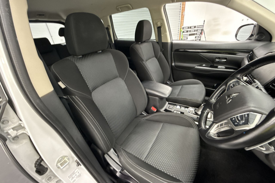 2020 Mitsubishi Outlander ZL PHEV ES SUV Image 20