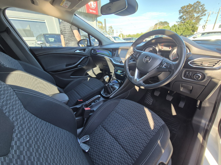 2017 MY18 Holden Astra BK RS Hatch Image 14