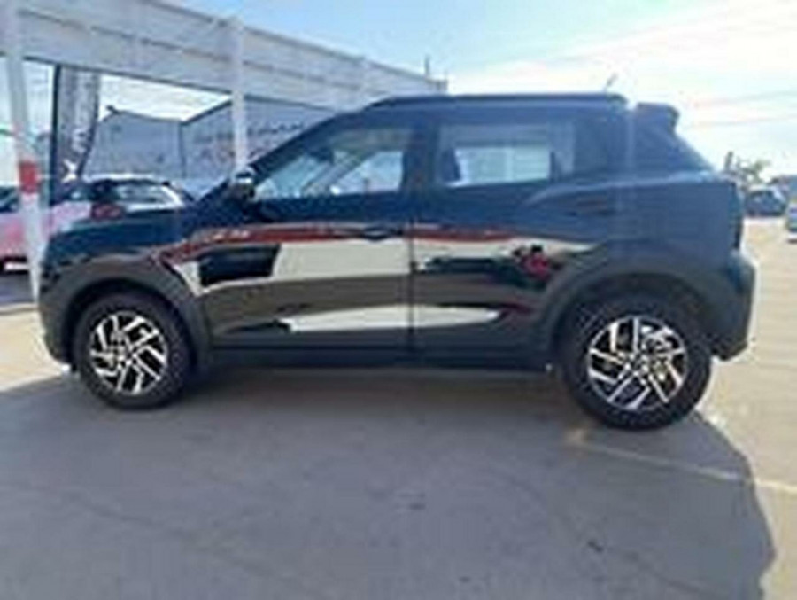 2025 Mahindra XUV3X0  AX5L SUV Image 7